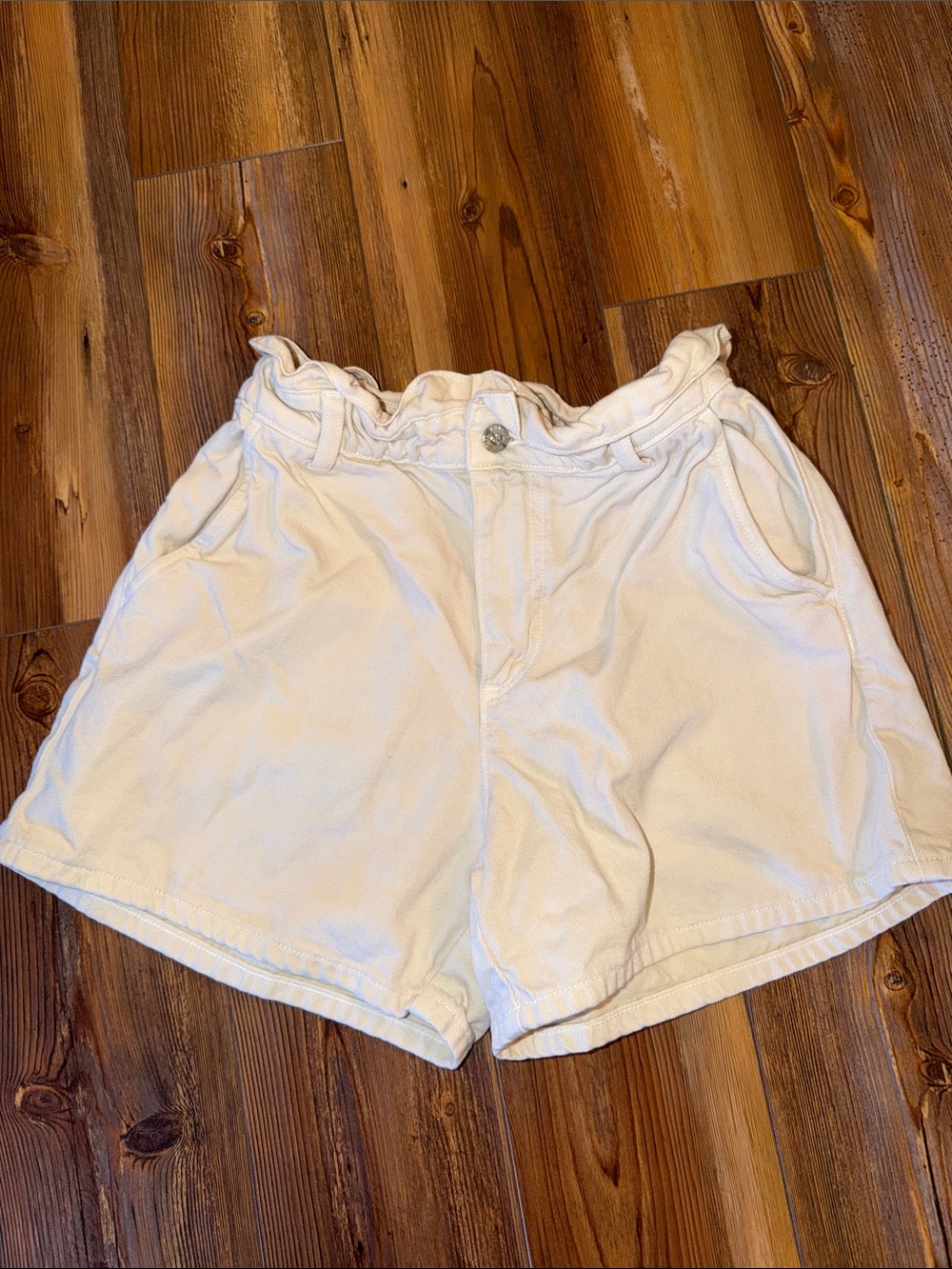 Zara High-Waist Paperbag Women’s Shorts in Cream